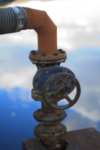 1327707_old_water_valve.jpg