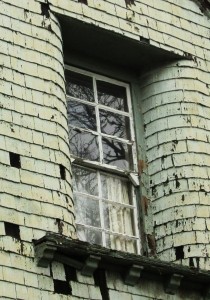 decrepit-window-1438561-m