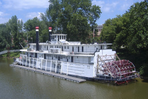 paddle-steamer-1421737-300x202